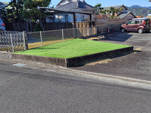 緑地帯人口芝化工事